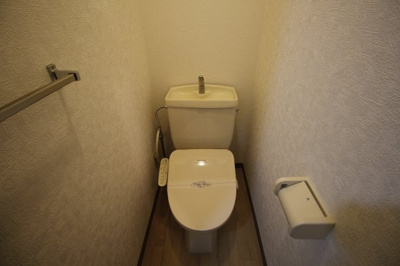 【トイレ】 | 萩コーポ | ※別号室の写真です。
トイレも気になるポイントです♪