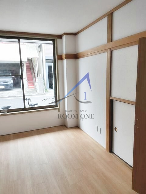 メイプル潮見のキッチン|洋室のお部屋です。