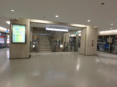 大阪駅前第２ビルのロビー