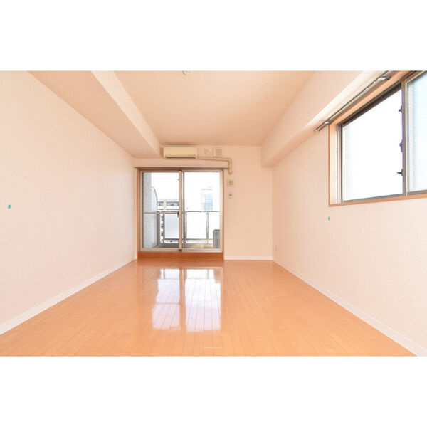 Gramercy Shirakawa Koen　名古屋市賃貸　仲介手数料無料の居間・リビング|同物件別部屋