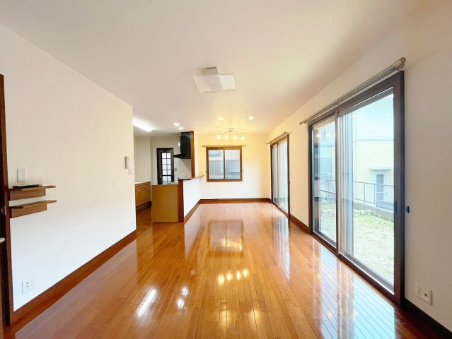 みどり坂５丁目戸建ての居間・リビング