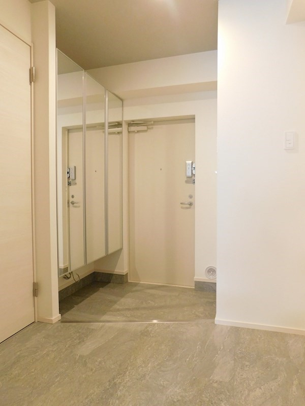 コンプレート古船場 の玄関