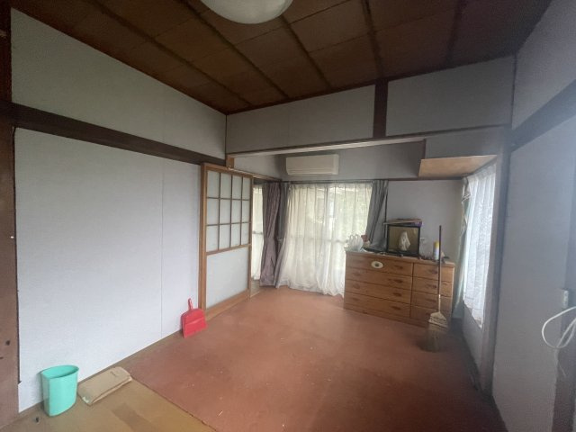-三丁目不動産-　行田市野の洋室