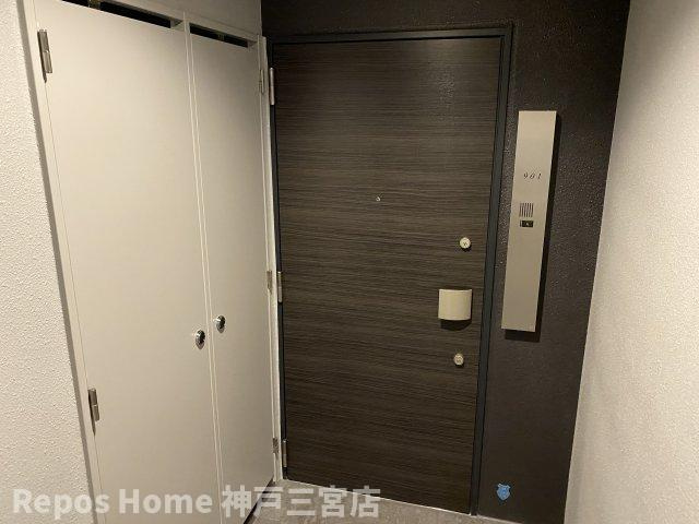 プレサンス神戸元町ミューズの玄関