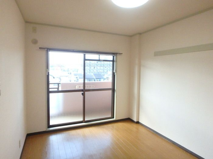 ジュネス堅田の居間・リビング