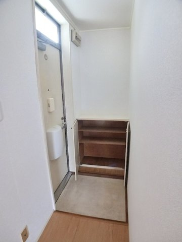 コーポラス宮の前の玄関