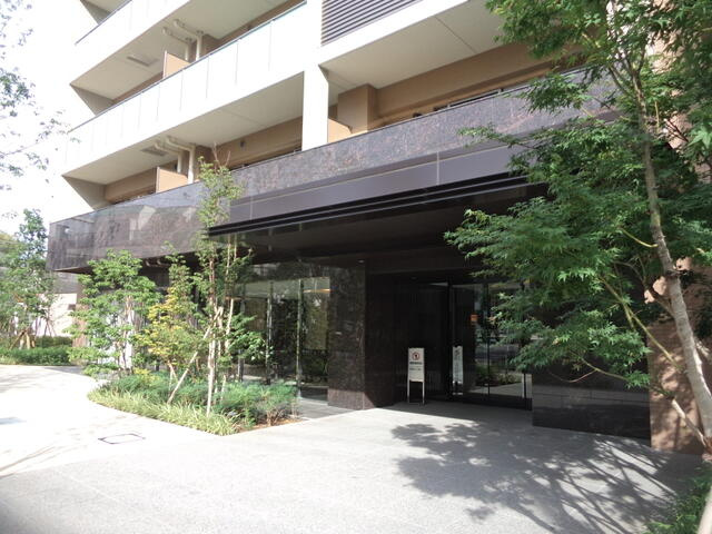 リビオ新宿ザ・レジデンスのエントランス