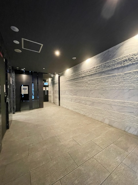 エスライズ御堂筋本町のロビー