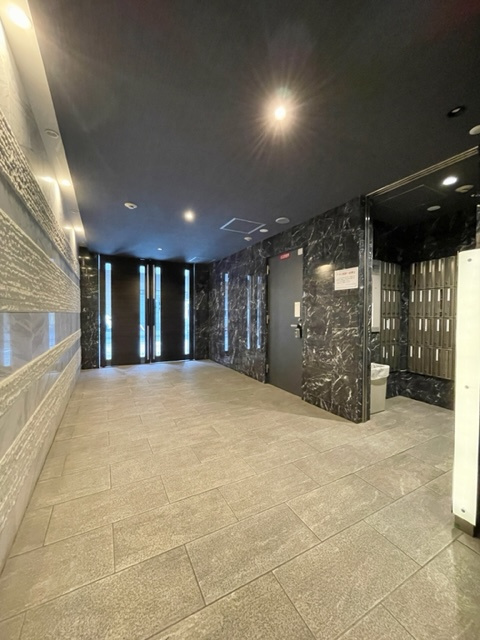 エスライズ御堂筋本町のロビー