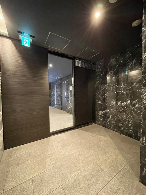 エスライズ御堂筋本町のロビー