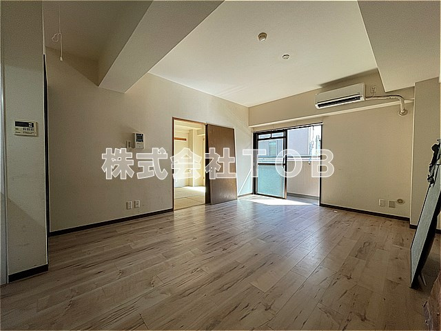 【居間・リビング】 | アーベイン成城 | LDK11帖※クリーニング中の写真