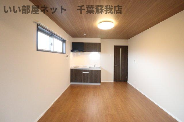 T’GardenAの居間・リビング|こちらのリビングで趣味の時間をお楽しみください