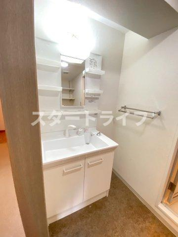 大阪市淀川区十三本町３丁目の賃貸マンションの洗面所
