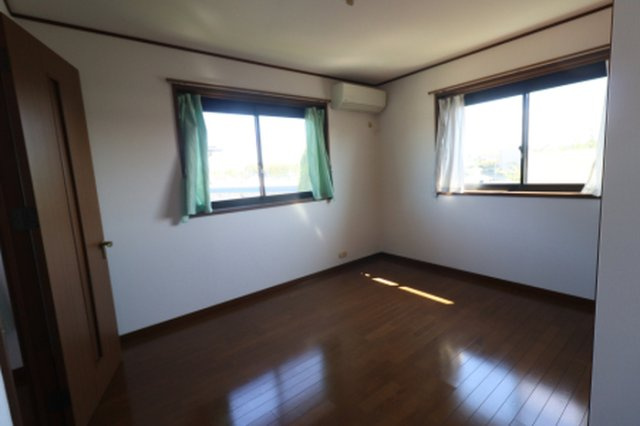 本町戸建て住宅の洋室