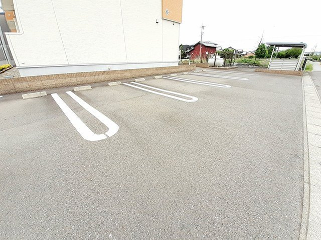 ロータスガーデンＢの駐車場