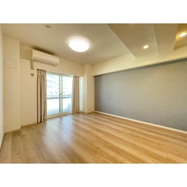 ローヤルマンション三軒茶屋の居間・リビング|こちらの居間で趣味の時間をお楽しみください