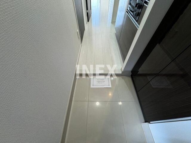 横浜市神奈川区栄町の賃貸マンションの玄関