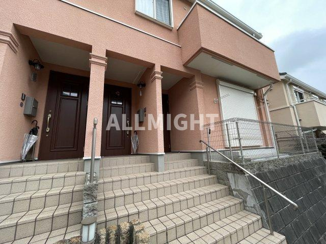 稲城市百村のアパートのエントランス|★お部屋探しはオールマイト不動産までご相談下さい♪