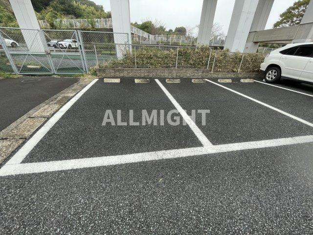 稲城市百村のアパートの駐車場|★お部屋探しはオールマイト不動産までご相談下さい♪