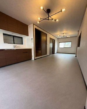 【居間・リビング】 | 東大阪市吉田本町1丁目 | 【LDK：15帖】全室クロス貼替え、床材張替え、水廻り設備新調済みです☆