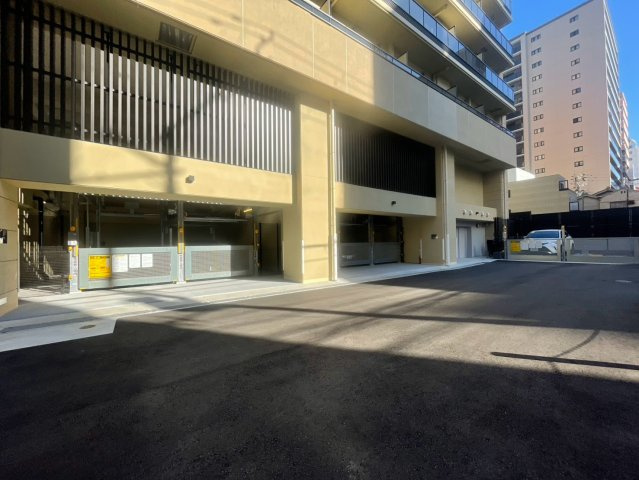 スプランディッド本町グランの駐車場