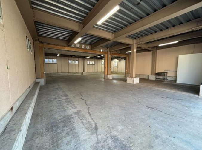 横浜市緑区十日市場町の倉庫の内装