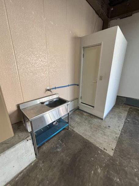 横浜市緑区十日市場町の倉庫の内装