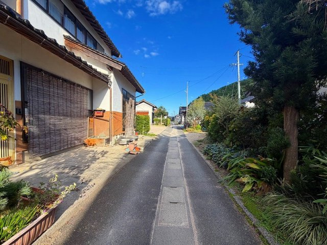 ■□安来市切川町戸建□■の前面道路含む現地写真|前面道路になります。
幅員約2.8ｍとなります。再建築時セットバックを要します。