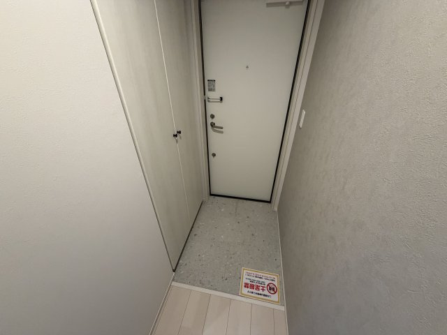 Louis Apartment豊中蛍池ウエストの玄関