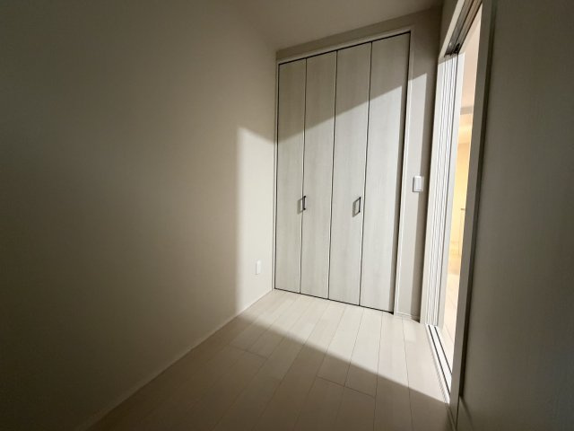 Louis Apartment豊中蛍池ウエストの洋室