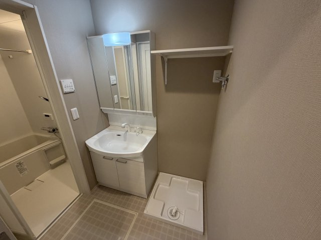 Louis Apartment豊中蛍池ウエストの洗面所