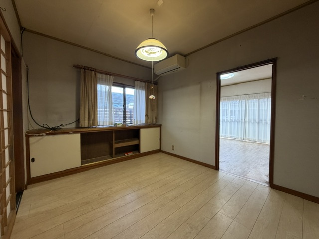 都城市若葉町の中古一戸建の洋室