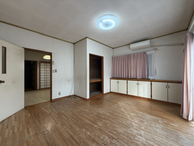 都城市若葉町の中古一戸建の洋室