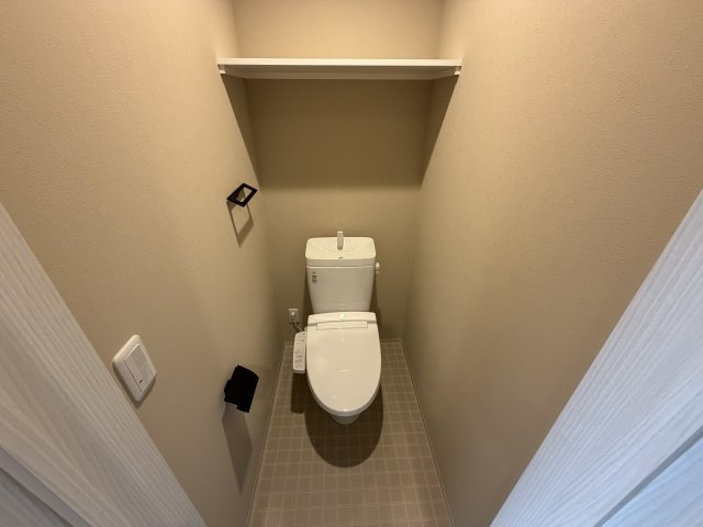 Louis Apartment豊中蛍池ウエストのトイレ