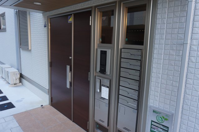 D-ROOM高井田元町のエントランス