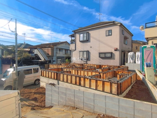 富士見市諏訪２丁目の新築一戸建の前面道路含む現地写真