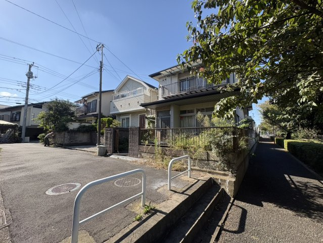三鷹市大沢5丁目・土地の前面道路含む現地写真