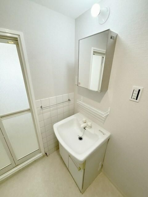 真間パレスマンションの独立洗面台