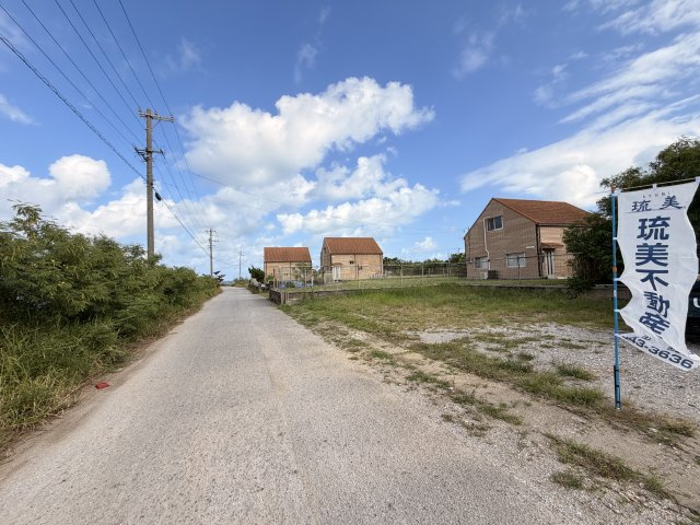 うるま市赤野（1区画）オーシャンビュー♪の前面道路含む現地写真|※東側道路約5ｍ♪