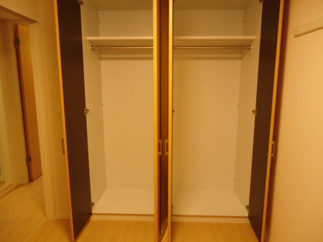 ＣＯＵＮＴＯＲＹ　ＨＯＵＳＥ　ＹＯＳＨＩＨＯの収納|クローゼット