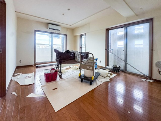 調布市国領町１丁目の賃貸マンションの居間・リビング