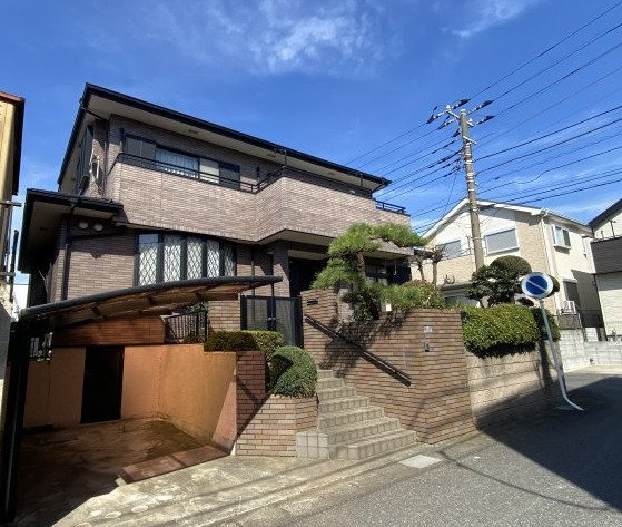 【外観】 | 西都賀５丁目戸建て | 屋根付駐車場で大切なお車も日よけ対策できます♪