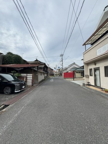神辺町川北　599万の前面道路含む現地写真|幅員約5.1ｍ