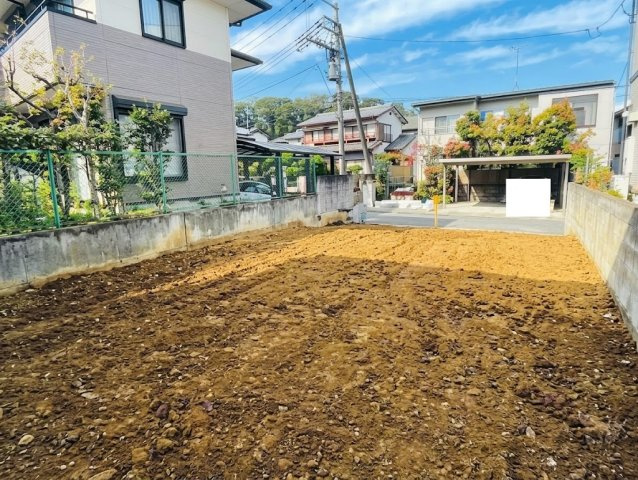 八王子市散田町4丁目　土地のその他|日当たりの良さが感じられる現地敷地です。隣地との距離感や敷地の広さを現地にて直接ご確認いただけます。建築条件がないため、ご家族の生活に合わせた使い勝手の良い間取り設計を自由に楽しめます。