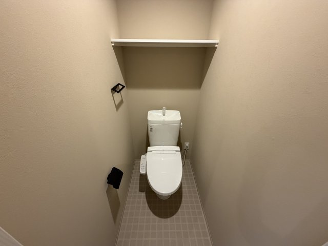 Louis Apartment豊中蛍池イーストのトイレ
