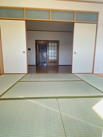 コーシャハイツ港の和室