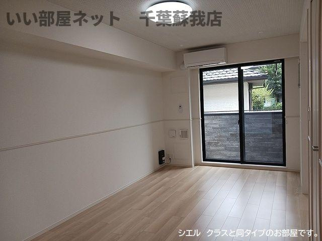 松ケ島１丁目アパートの居間・リビング|使いやすい居間です