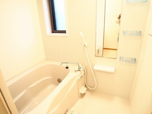 日々の疲れを癒すお風呂付です