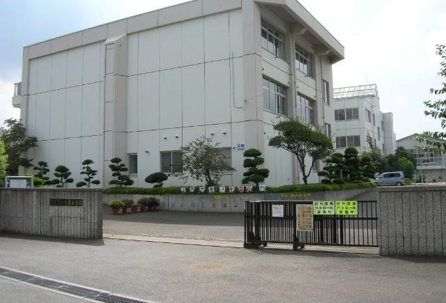 富里市立七栄小学校まで1100m