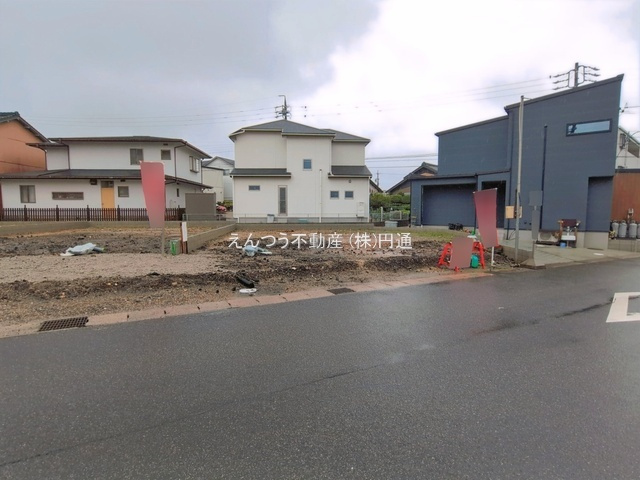 ブルーミングガーデン藤塚3丁目の前面道路含む現地写真